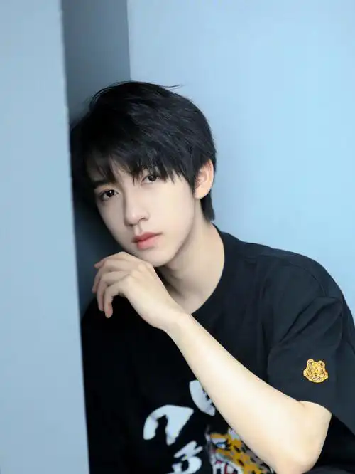 是霖霖的九宫格啊!#时代少年团贺峻霖