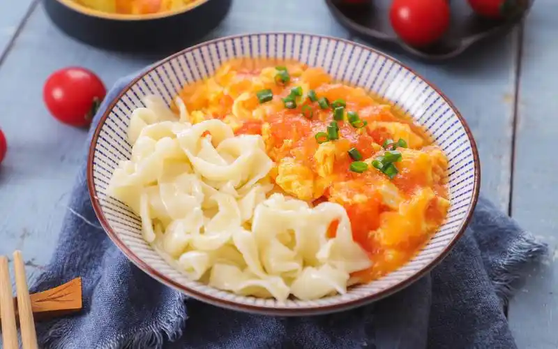 【老板娘的微食记】在家懒得做饭?学会这道番茄打卤面轻松搞定一餐