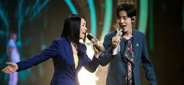 腾格尔杨幂将同台演唱《野狼disco》跨年,这个世界是疯了吗?