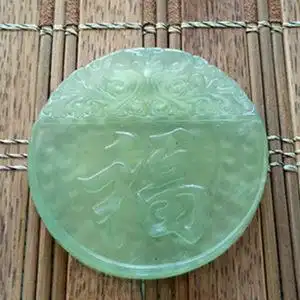 圆牌玉石吊坠女款图片