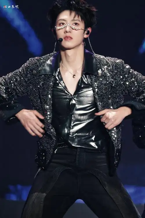 朱志鑫 baggy jeans 混剪#你是藏在姓名牌后的秘密脸红心跳正继续趁