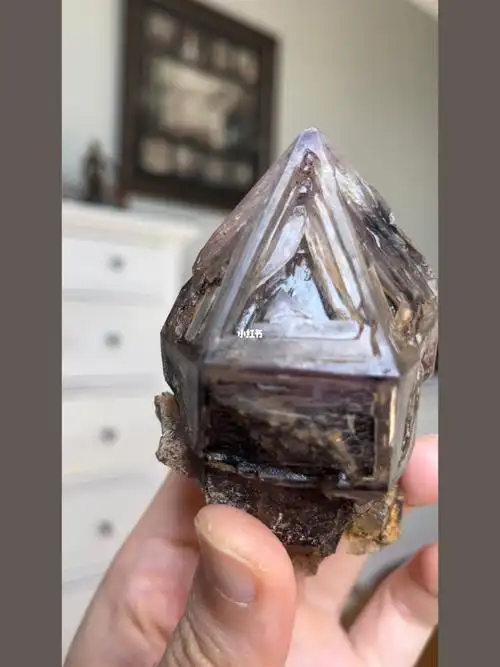 来看看不那么玄学的解释-骸骨水晶skeleton crystal真的是一种非常