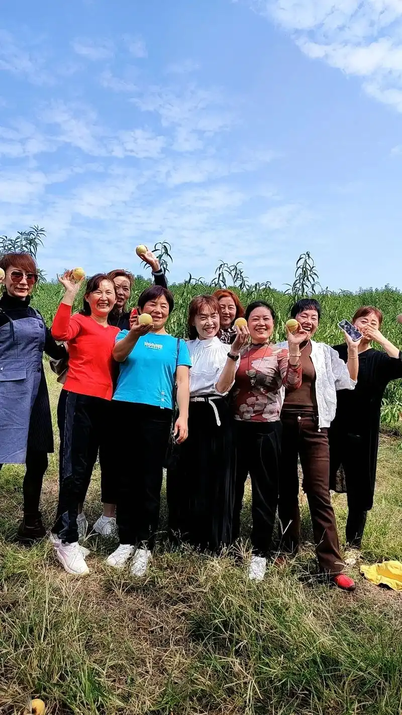 生活最好的状态就是一群女人,偶尔一起小聚,一起疯一起闹,一起 - 抖音
