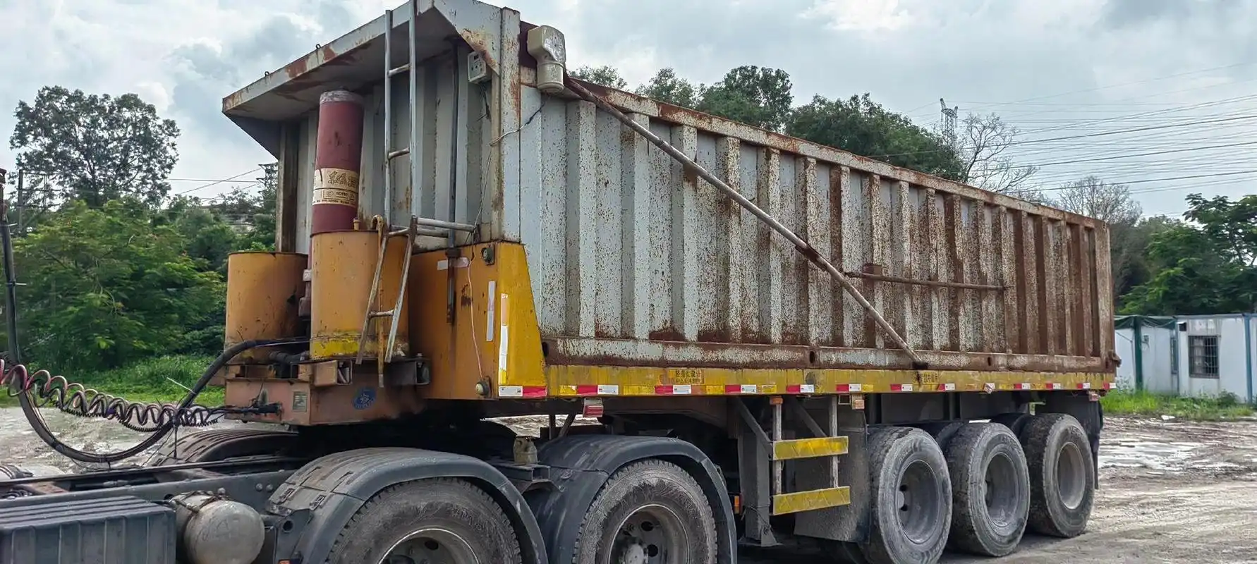 出售8米平板自卸半挂车.