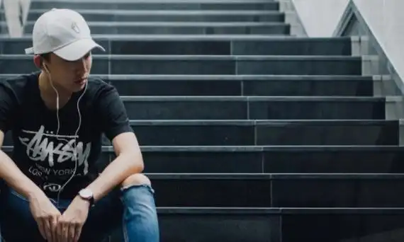 女生伤感图片3,男生孤独图片4,女生孤独图片伤感孤独简介人的一种感情