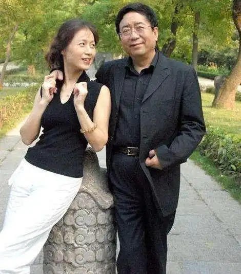 倪琳老公钱文忠(钱文忠,人称时尚先生,教授玩家,他为何