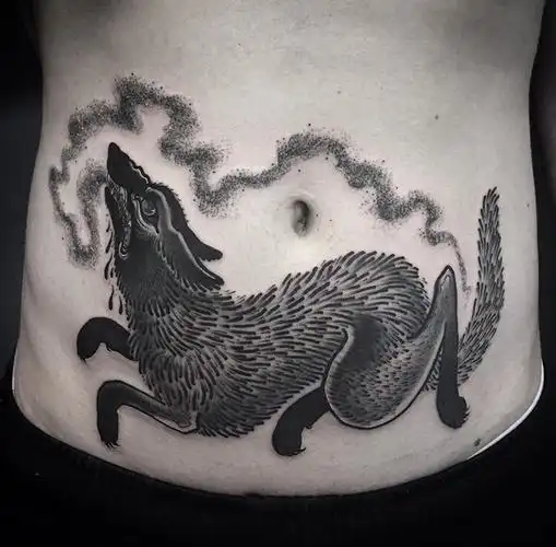 腹部彩色甲壳虫纹身图案