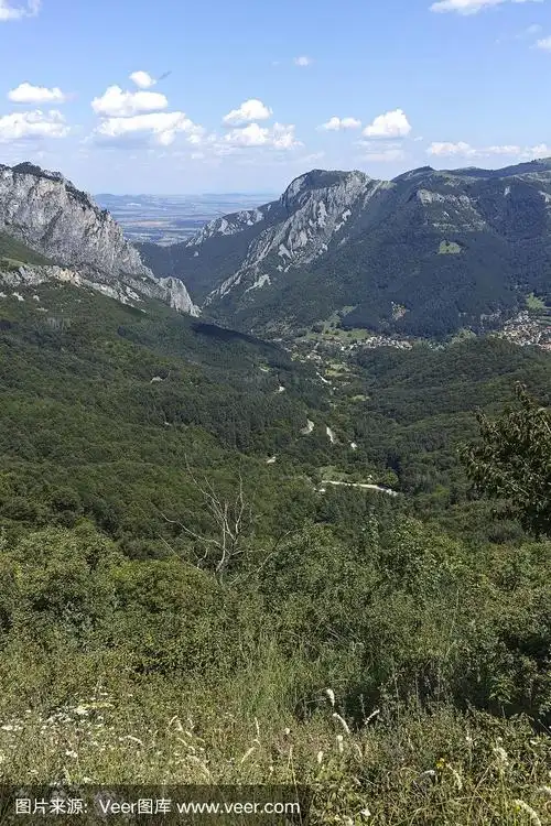 保加利亚弗拉塔塔山口的巴尔干山脉景观