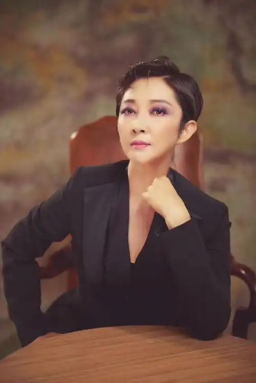 一路向南 活出又a又飒的自己|凤凰卫视|吴学兰|评论员_新浪新闻