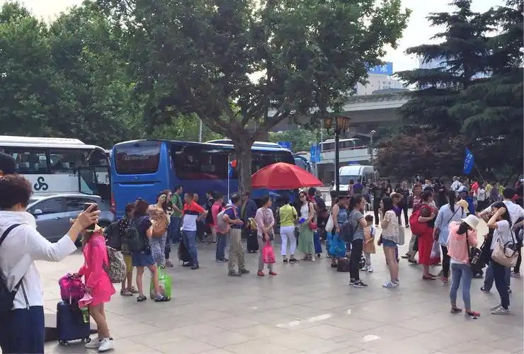 人民广场的旅游集散点