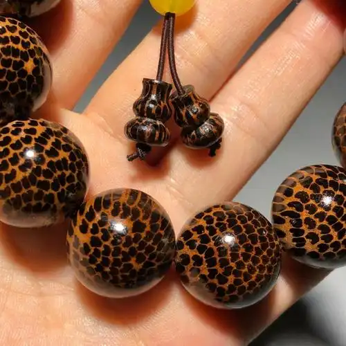 精品蛇鳞木手串