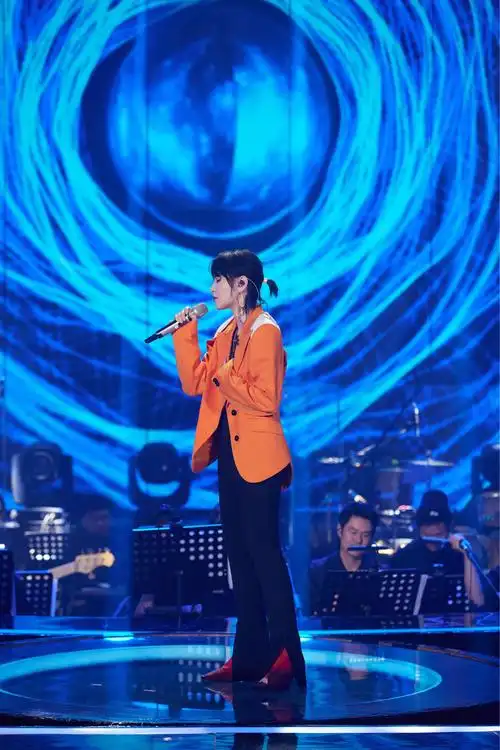 周笔畅加盟嗨唱转起来再唱岁月神偷现场超稳治愈人心