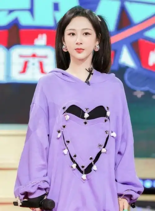 杨紫越来越美了,老气的"紫色",她穿上就很高级_凯迪网资讯