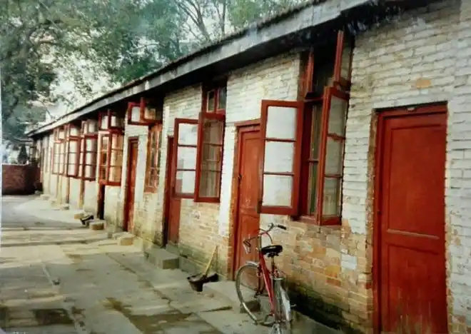 1990年,江西女生帮助10岁陌生学弟,学弟事业有成后苦寻27年报恩