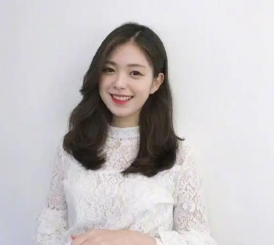 2020年流行长发发型比直长发好看太多!不挑脸型还瘦脸