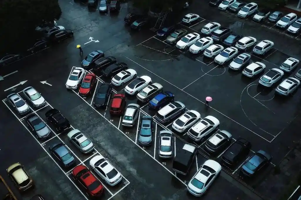 明明停在车位上对方醉酒驾车撞上来致死却要赔偿45万