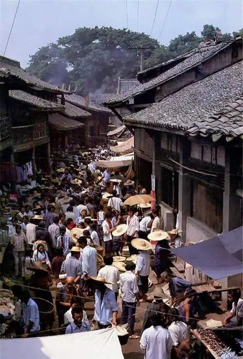 老照片:外国人摄影镜头下1984年的成都,怀念那个纯真的年代