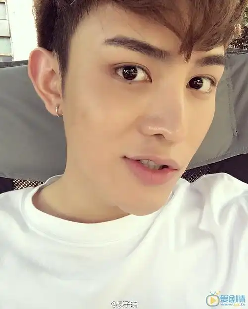 聂子皓个人资料简介_聂子皓图片写真_生活照_家庭背景-明星库