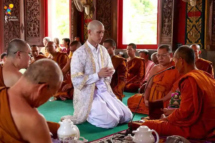 泰国爆红男星tor被曝剃度出家真相令人感动