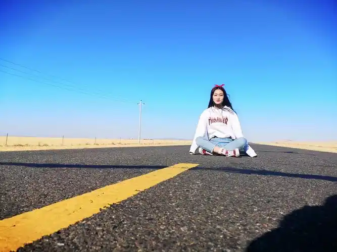 堪比最美公路美女为了拍出美丽照片,是绝对不会放过任何机会.