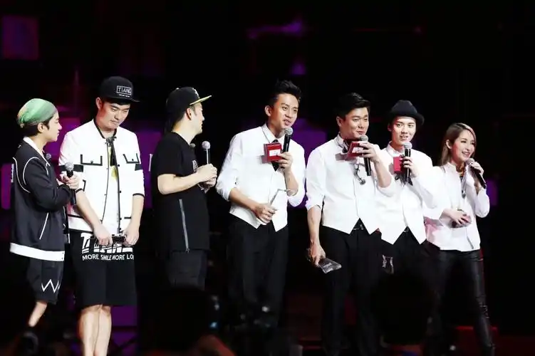 "跑男"兄弟7只齐聚深圳跨年 邓超要带孙俪南方过年?