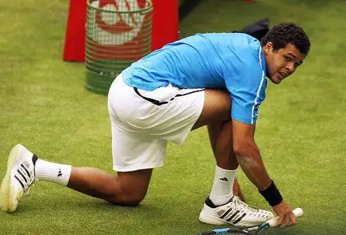 图文:哈雷赛哈斯2-0特松加 特松加单膝跪地