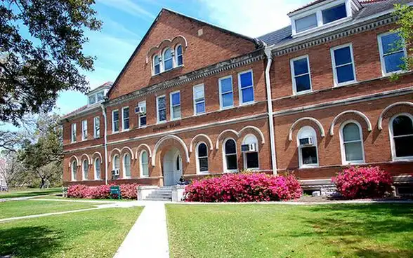 杜兰大学校园生活丰富 就业前景光明