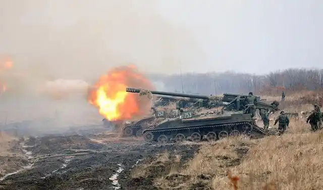 俄军炮兵实弹射击训练世界现役最大口径迫击炮郁金香现身