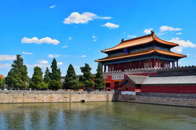 蓝天白云飘在2020年北京上空