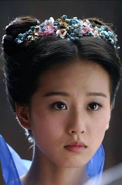 《仙剑》里,在刘亦菲,杨幂大美女面前,五官普通的刘诗诗,以清新的气质