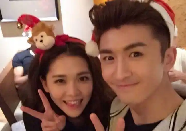 就在王洋出演电视剧《美丽的笨女人》时,她和演员郭威恋爱了,他们因戏