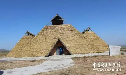 红山文化整身陶人出土地点外景——兴隆沟红山文化聚落遗址 本网记者