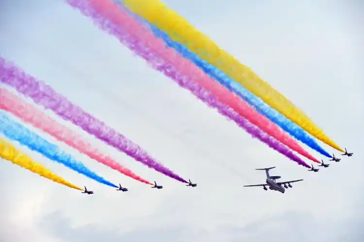 阅兵现场大百科什么这些军用科技下半年就会出现在我们的车里