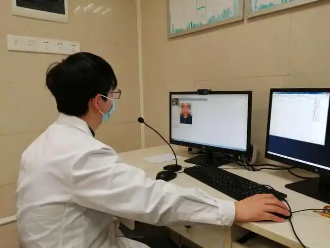 网课一开,家长气到胃疼?医生看后说