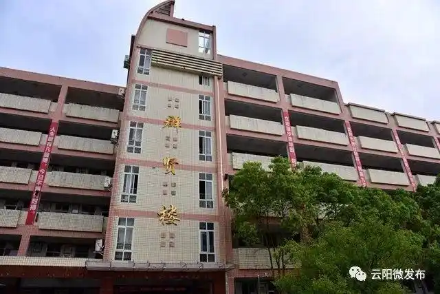 这里是凤鸣中学,我的母校!_高考