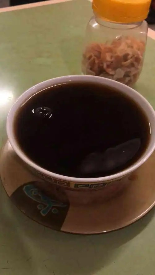 打分 喝了好多年这家凉茶 喉咙不舒服就来喝 阿叔总系买一碗送多半碗