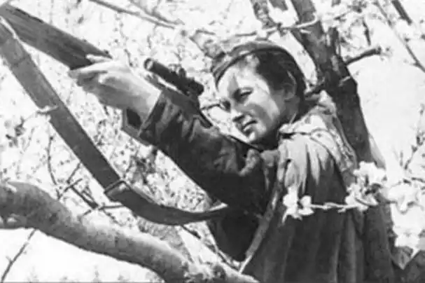 世界十大狙击手唯一女性,最传奇的女狙击手,单人狙杀309名德军