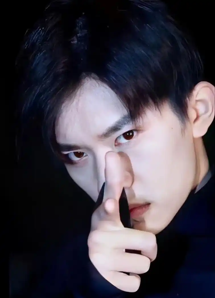 男朋友给我拍了@好景手机维修 #易烊千玺 #男友锁屏壁纸 # - 抖音