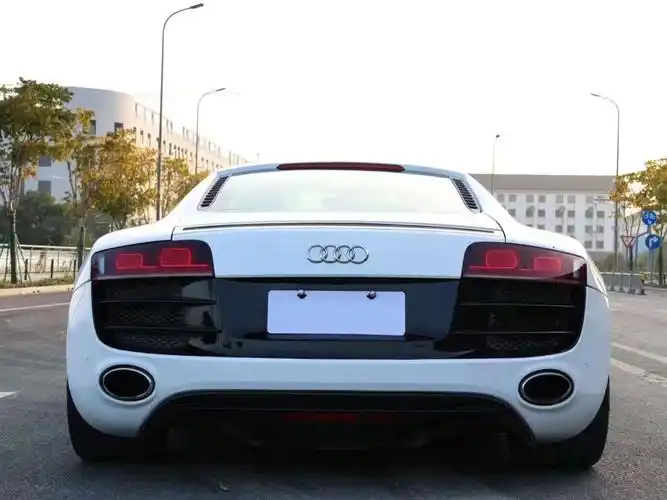 奥迪 奥迪r8  2011款 spyder 5.2 fsi quattro图片
