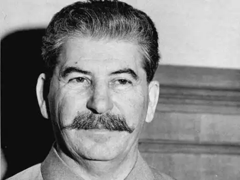 后波兰对德和解 哥穆尔卡的另一大政治成就是与西德达成了政治和解