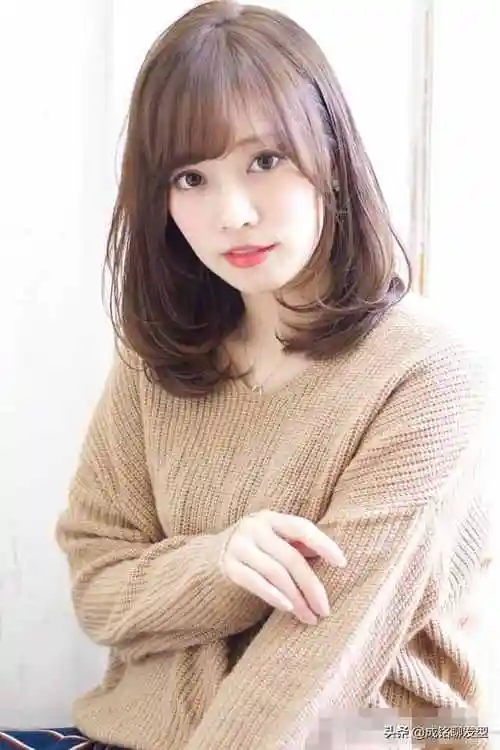 这款发型气质温婉优雅,更有女人味.