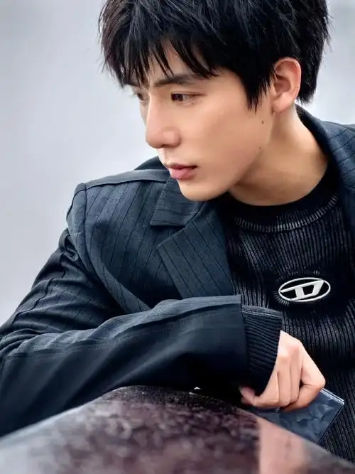 原来王安宇是这样拍照的##王安宇手机里果然没有废片