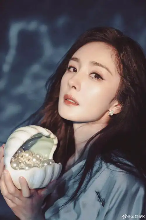 杨幂雅诗兰黛品牌全球代言人##杨幂