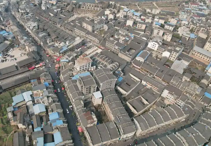 贵州黄平旧州古镇引游人