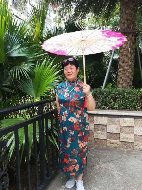 大妈们的旗袍秀