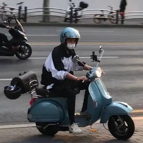 oh是灿烈的蓝色小车