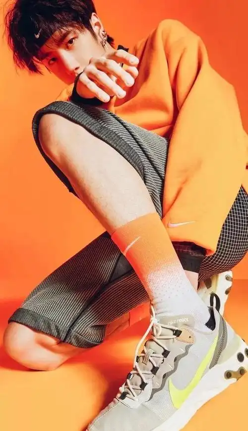 我真羡慕这个一款鞋买两双的男人——王一博