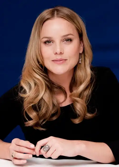 p>艾比·考尼什 i>(abbie cornish) /i>,1982年8月7日出生于澳大利亚