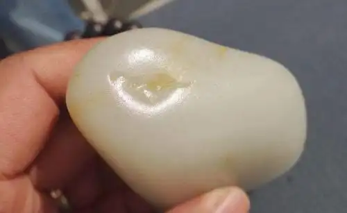 和田玉籽料老熟价格高吗哪些因素与和田玉籽料的老熟度紧密相关