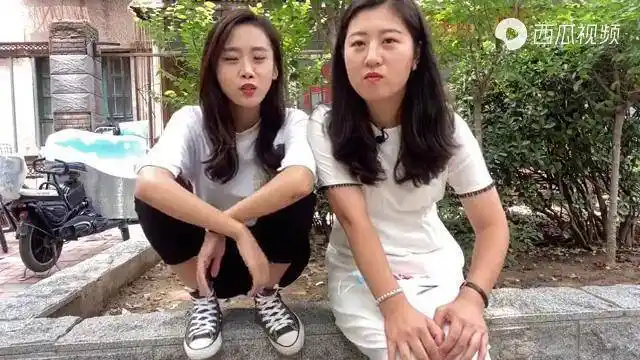 二姐二妹在石家庄吃老菜坊猪蹄鸡爪是特色服务员忙到拽不住